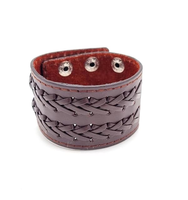 Brun armband med snörning