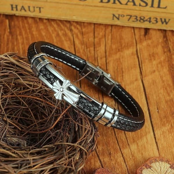 Bracelet in vegan leather & retro cross with stainless steel details