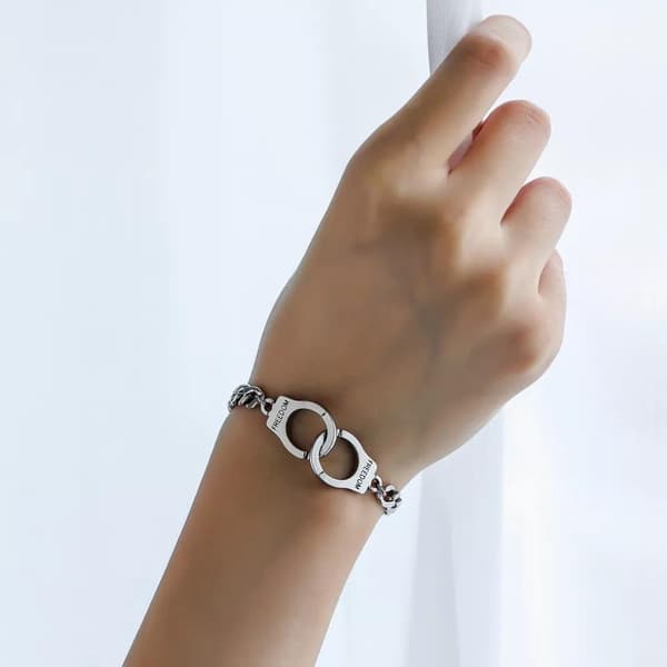 Armbånd i rustfri stålkæde med håndjerns frihed