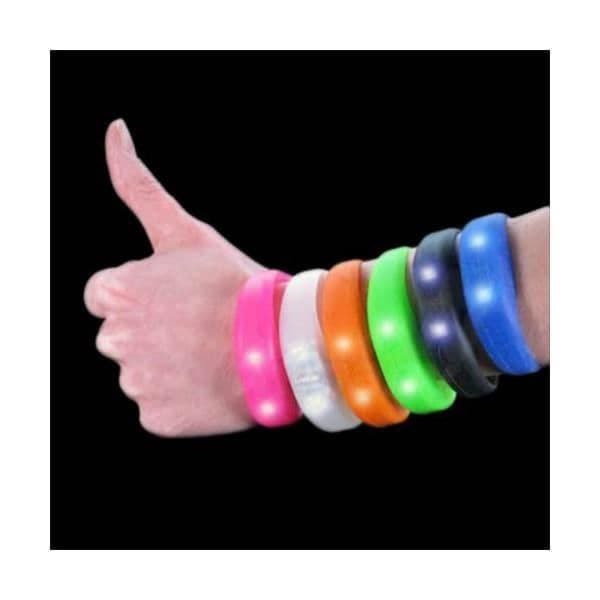 Luminöst armbandsband i silikon - EUROWEB - Festartikel i färg - Orange - 2 mini-LED-lampor