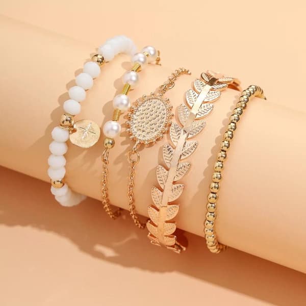 5 st Boho Guld Armband / Bangle med Vita Pärlor, Guldkulor & Löv