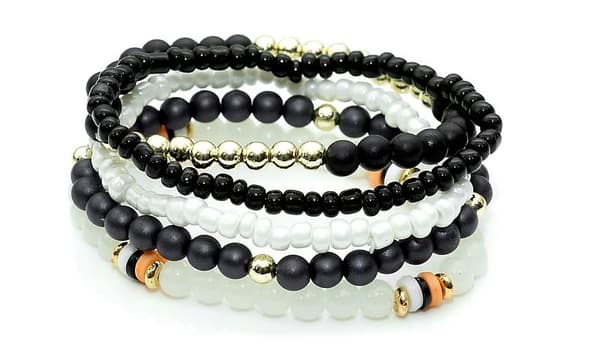 5 st Armband / Pärlarmband i Olika Färger - Svart, Vit & Guld
