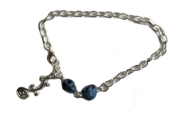 Armband döskallar och ödla gullig
