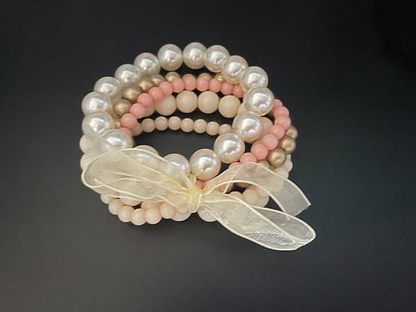 5 st Armband / Pärlarmband i Olika Färger - Vit , Aprikos & Guld