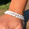 Miniatyrbild 2 av 4: Stabiliserande armband - SHOP-STORY - White Howlite - Set om 2 - Pärldiameter 6 mm - Blandat