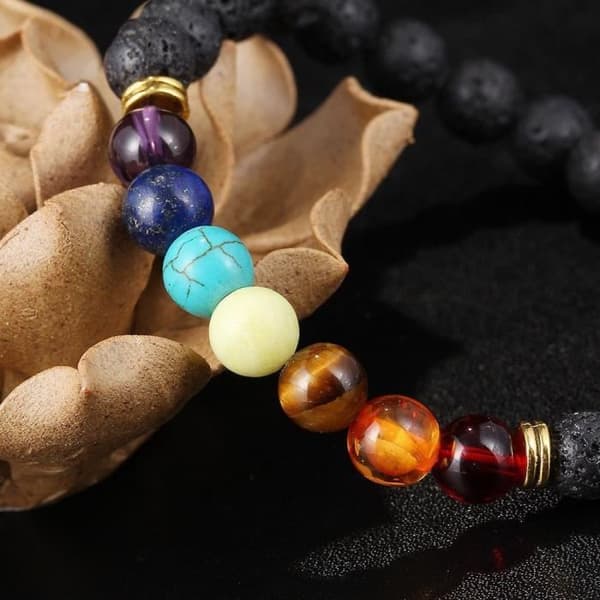 Armband - Tibetanskt - 7 Chakrapärlor - Lavasten - Storlek 17 cm - Positiv energi