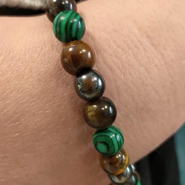 SHOP-STORY - LITHERAPI ARMBAND: Energi, läkning, kreativitet Litoterapi armband med Malakit naturstenspärlor