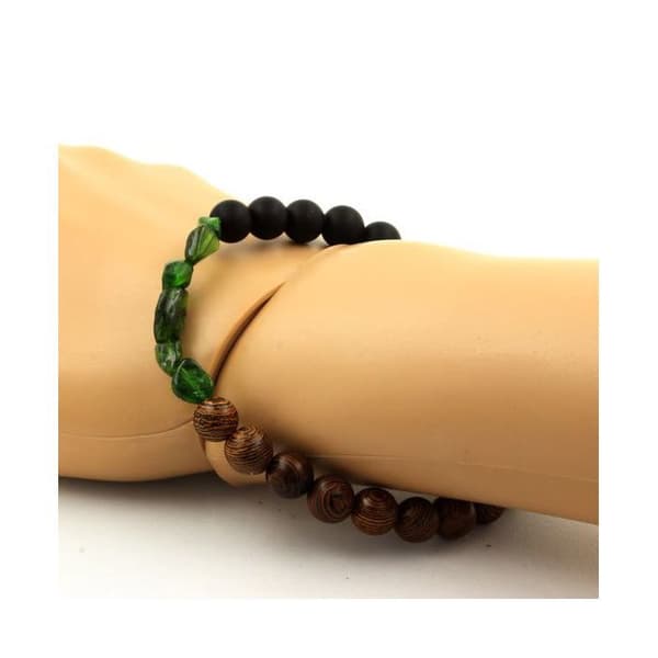 Stenar och mineraler. Brasilianskt diopsidearmband + mattsvarta onyxpärlor + 8 mm trä. Tillverkad i Frankrike.