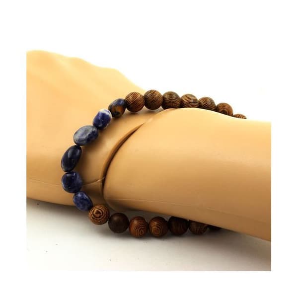 Stenar och mineraler. Sodalitarmband från Brasilien + 8 mm träpärlor. Tillverkad i Frankrike.