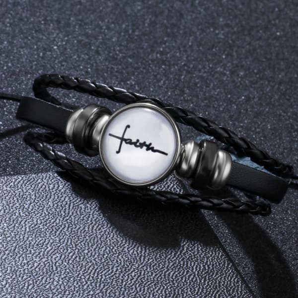 INF Hvit lærlenker armbånd med Faith glass spenne