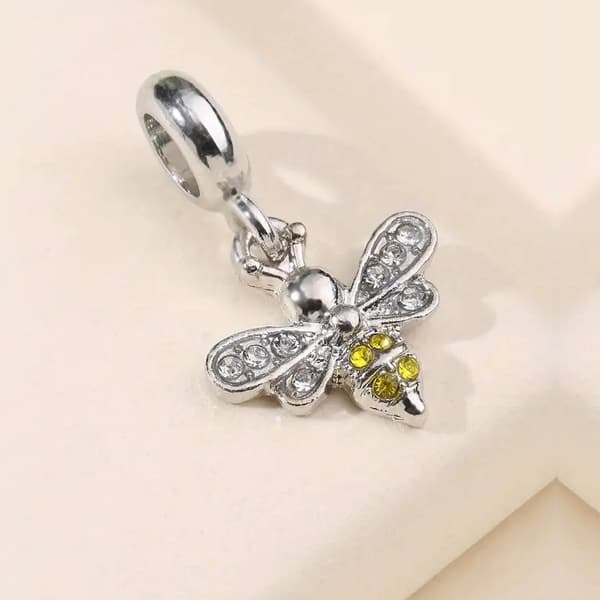 Charms Bee Queen Bee Vackert hänge för en present