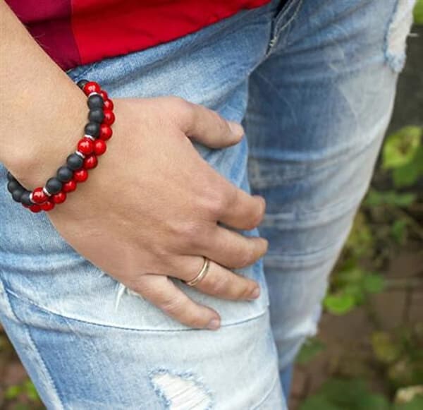 Pärlat armband i lavasten och howlit MINK22/17