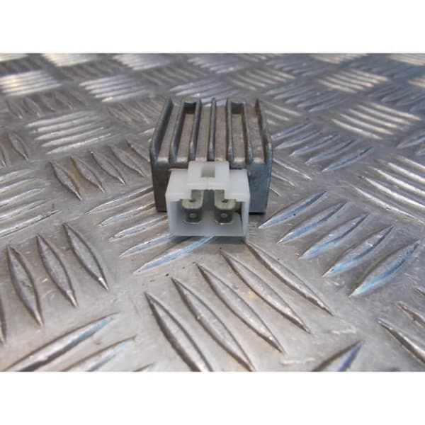 regulator 4-polig skoter kinesisk 50 125 kinesisk gy6 139qmb 1e40qmb 152qmi cpi znen baotian generisk longjia keeway eurocka jmstar- USED