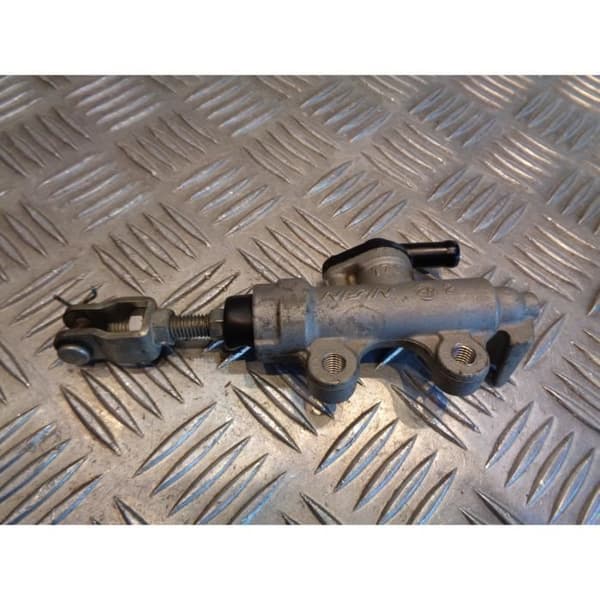 bakbroms huvudcylinder motorcykel suzuki gsf 600 bandit js1a8- USED