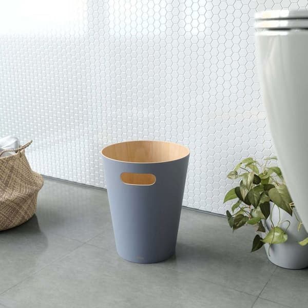 Träker i trä - UMBRA - Modell med handtag - Diameter 23 cm - Höjd 28 cm - Kapacitet 7.5L