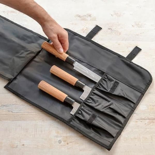 CH16258-SHOP-STORY - DAMASCUS: Set med 3 japanska köksknivar, trähandtag, blad i rostfritt stål och lock