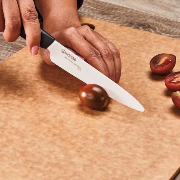 Kyocera kökskniv - 334613 - FK-125-WHN BK Knivblad Svart Handtag Vit Keramiskt blad 13 cm