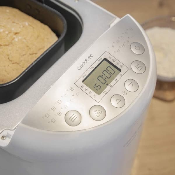 Cecotec 1 kg bread maker with 19 automatic programmes, programmable up to 15 hours and dishwasher-safe inner pot.