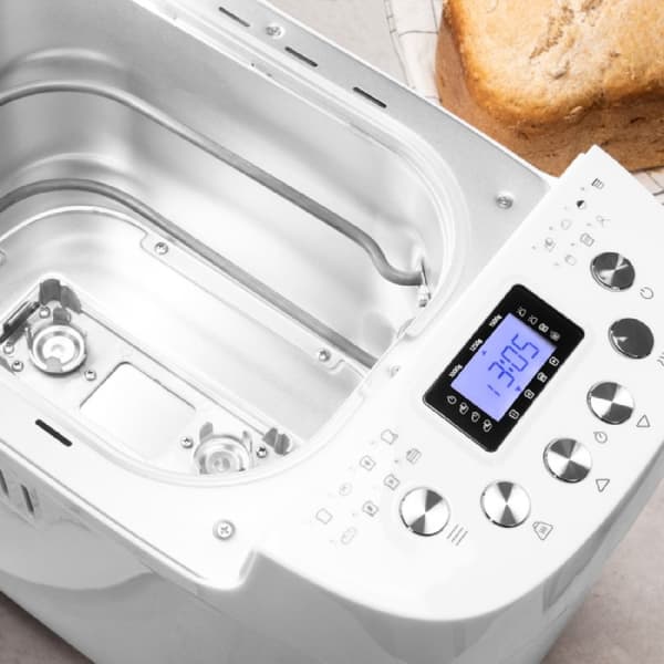 Cecotec 1.5 kg bread maker with 2 heating elements, 15 automatic programs, programmable up to 15 hours and dishwasher-safe inner pot.