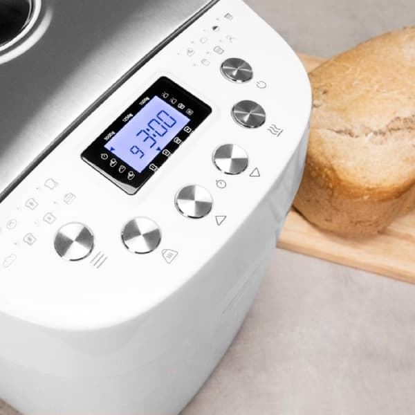 Cecotec 1.5 kg bread maker with 2 heating elements, 15 automatic programs, programmable up to 15 hours and dishwasher-safe inner pot.