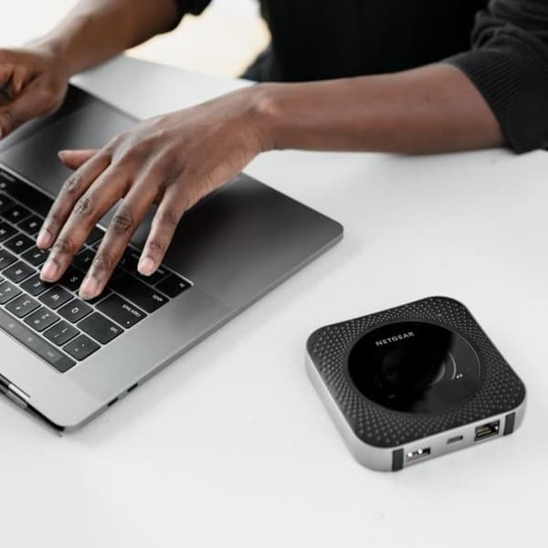 NETGEAR - Nighthawk WiFi 4G mobil router MR1100-100EUS