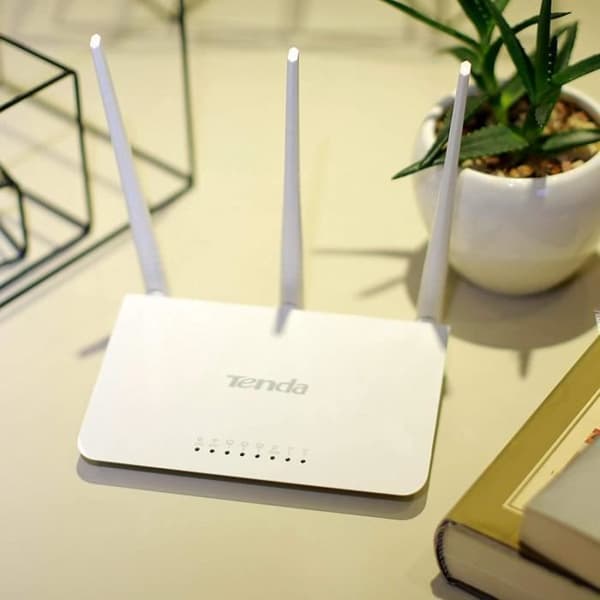 TENDA 300 Mbps WiFi-router, 3*5dBi-antenner, föräldrakontroll, WiFi-synkroniseringsfunktion, WPA, WISP-läge. F3