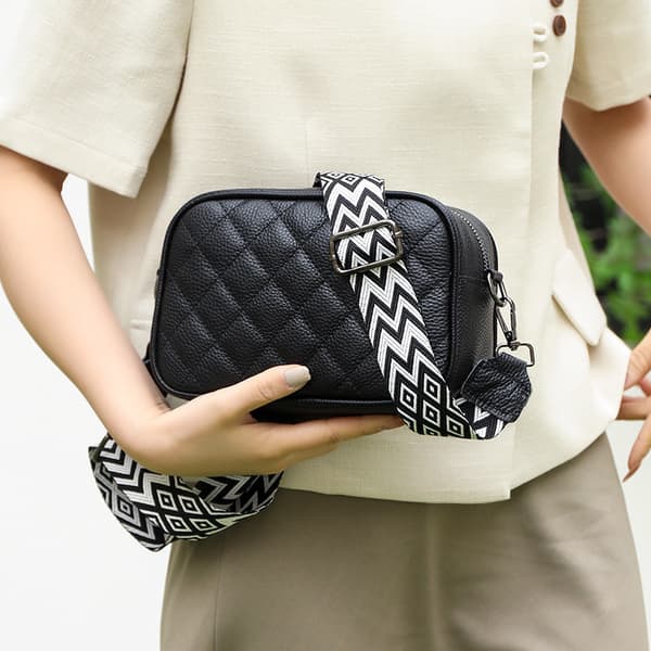 INF Nahkainen timanttitiloiltu crossbody-laukku vetoketjullisella taskulla 0