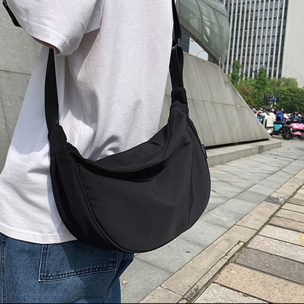 INF Axelremsväska i nylon - Vardaglig crossbody-väska för kvinnor