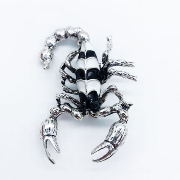 Brosch - Svart skorpion [Silver]