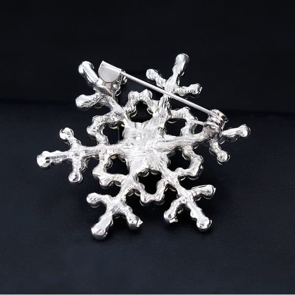Brosch till Jul i Silver Färg - Snöflinga med kristaller