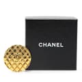 Miniatyrbilde 4 av 4: Pre-owned Chanel Gold Plated CC Quilted Brooch Gold