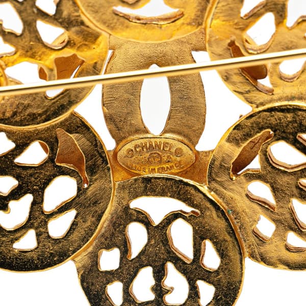 Pre-owned Chanel Gold Plated CC Flower Brooch Gold