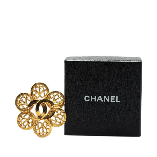 Pre-owned Chanel Gold Plated CC Flower Brooch Gold