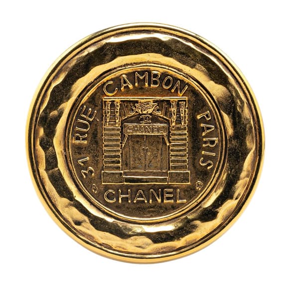 Pre-owned Chanel Gold Plated 31 Rue Cambon Brooch Gold