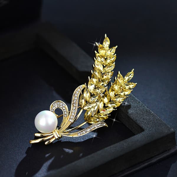 INF Hvedebroche Elegant Tri-Hvede Design Model 1