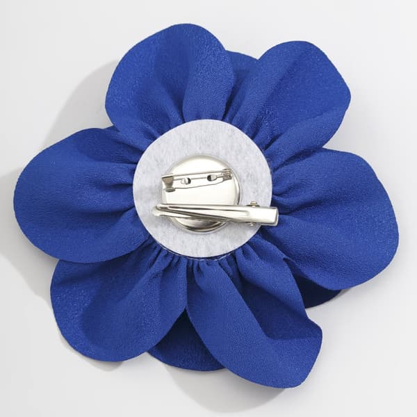 INF Brosje med satengblomst