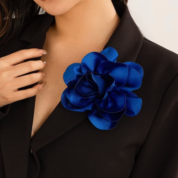 INF Satinblomstbroche