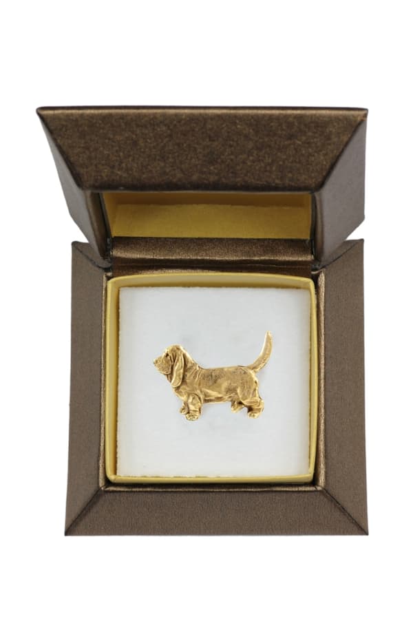 Basset Hound I - rintakoru koiralla koristelaatikossa, tyylikäs kullattu pinssi, Art-Dogin takkineula