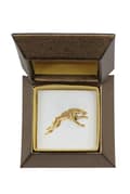 Miniatyrbillede 2 af 7: Greyhound, engelsk Greyhound - broche med en hund i en dekorativ æske, elegant forgyldt nål, jakkenål fra Art-Dog