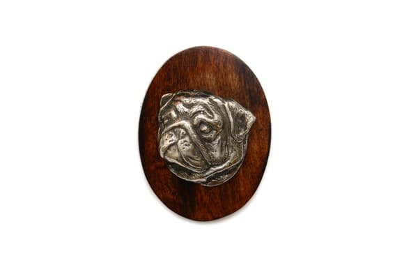 Mopsi, Mopsi, Carlin I - koiranäyttelyn rintakoru, kilpailunumeroklipsi, Art-Dog koiranneula