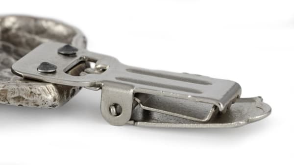 Border Terrier - broche med clips, startnummerholder, forsølvet nål til hundeudstillinger af Art-Dog