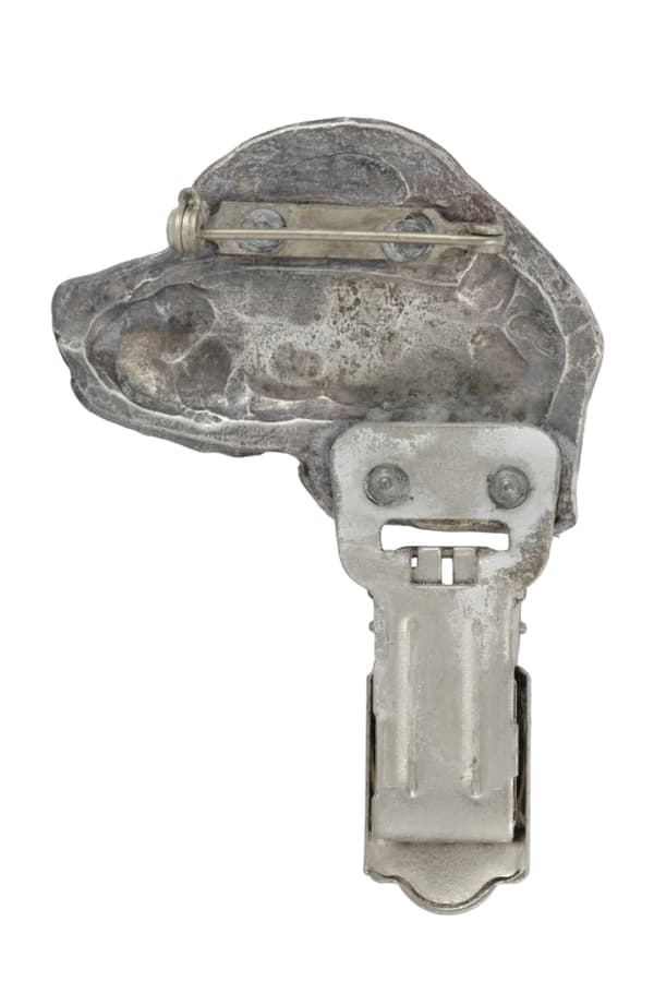 Beagle - broche med clips, startnummerholder, forsølvet hundeudstillingsnål af Art-Dog