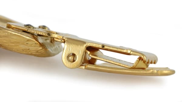 Langhåret Chihuahua I - broche med clips, guldbelagt holder til startnummer, elegant nål til hundeudstillinger af Art-Dog