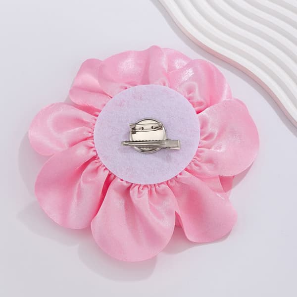 INF Overdreven Stor Blomst Broche i Satin Stof