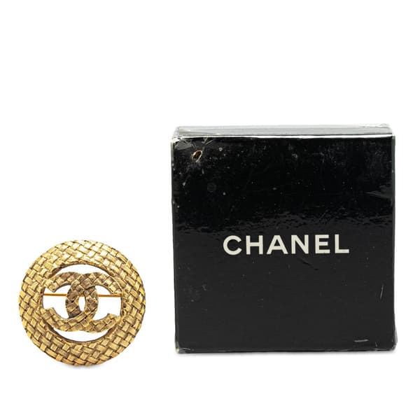 Pre-owned Chanel Gold Plated CC Round Brooch Gold