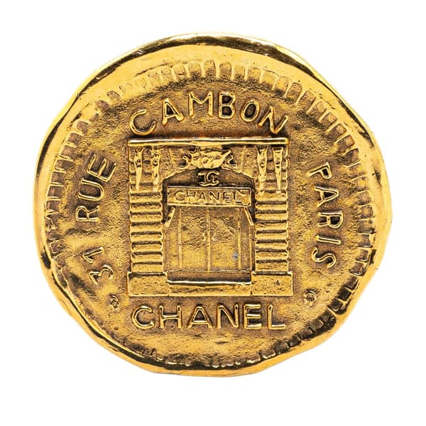 Pre-owned Chanel Gold Plated 31 Rue Cambon Round Brooch Gold