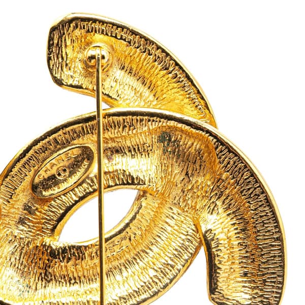 Pre-owned Chanel Gold Plated CC Quilted Brooch Gold