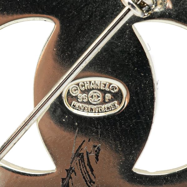 Pre-owned Chanel Silver CC Turn-Lock Brooch Silver