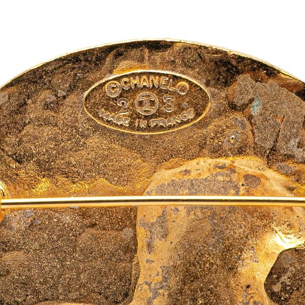 Pre-owned Chanel Gold Plated CC Round Lion Brooch Gold