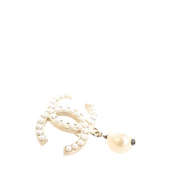 Pre-owned Chanel Gold Plated Faux Pearl CC Drop Brooch White